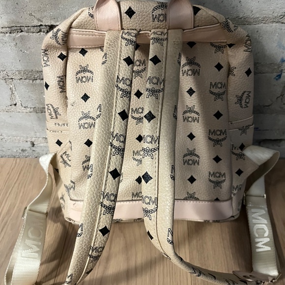 Faux MCM backpack - Picture 3 of 6